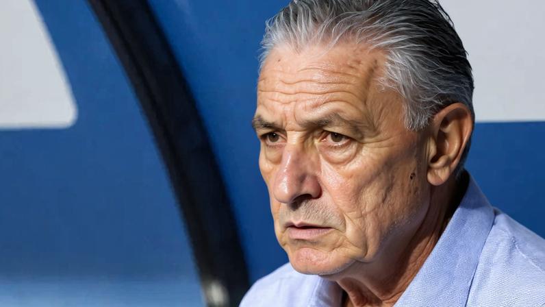 Tite em ação pelo Cruzeiro (Foto: Gustavo Aleixo/Cruzeiro)