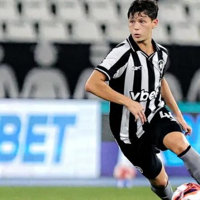 Botafogo aproveita jovens da base e vence no Carioca