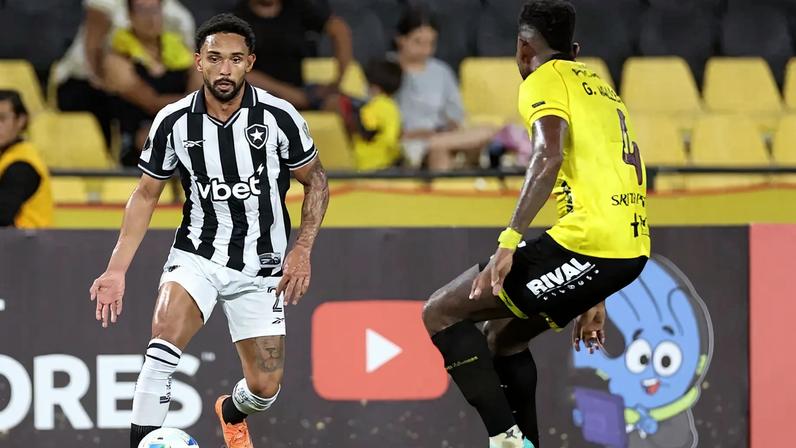 Vitinho em ação pelo Botafogo contra o Barcelona-EQU (Foto: Vítor Silva/Botafogo)