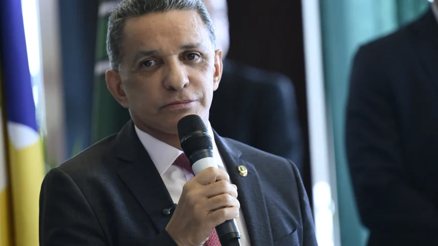 Mecias de Jesus renuncia ao Senado para ocupar vaga no TCE de Roraima