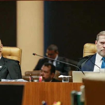 Zema anuncia pedido de impeachment contra Moraes por mensagens de Vorcaro