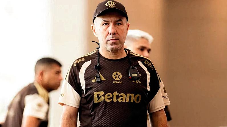 Leonardo Jardim durante partida do Flamengo (Foto: Clever Felix/TheNews2)
