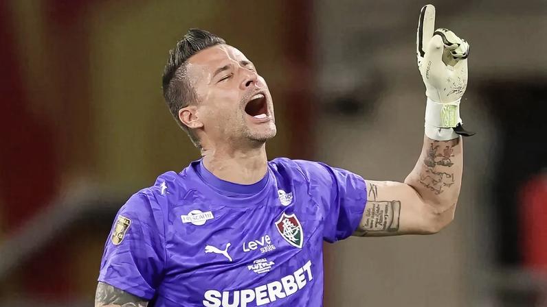 Fábio em ação em Fluminense x Flamengo (Foto: Marcelo Gonçalves/ Fluminense FC)