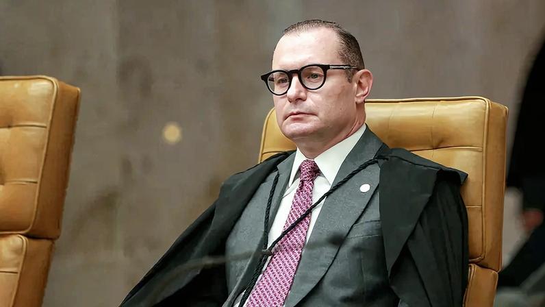 Toffoli negou que seja suspeito por conversas com Vorcaro, mas alegou motivo de "foro íntimo" para devolver caso. Novo sorteio passou caso para ministro que foi advogado de Lula.