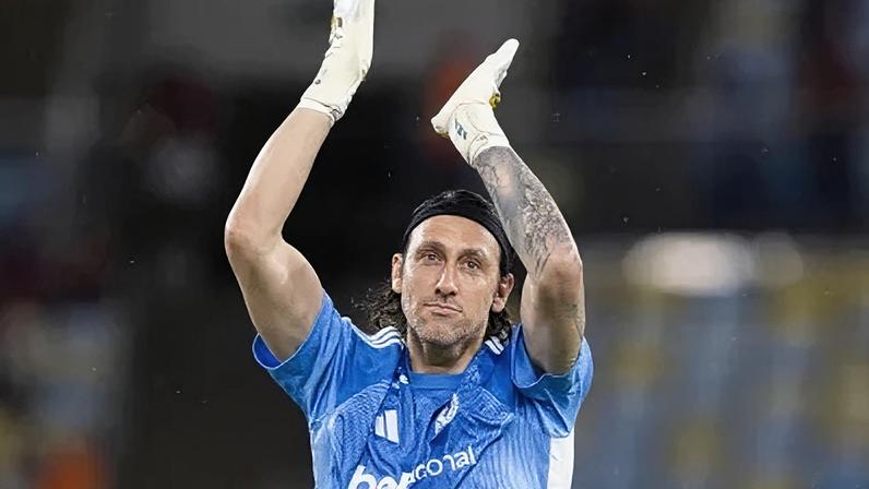 Cruzeiro: Cássio fará cirurgia no joelho após lesão contra o Flamengo