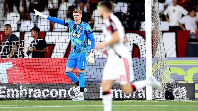 Raul segue como titular do Botafogo em meio a fase difícil