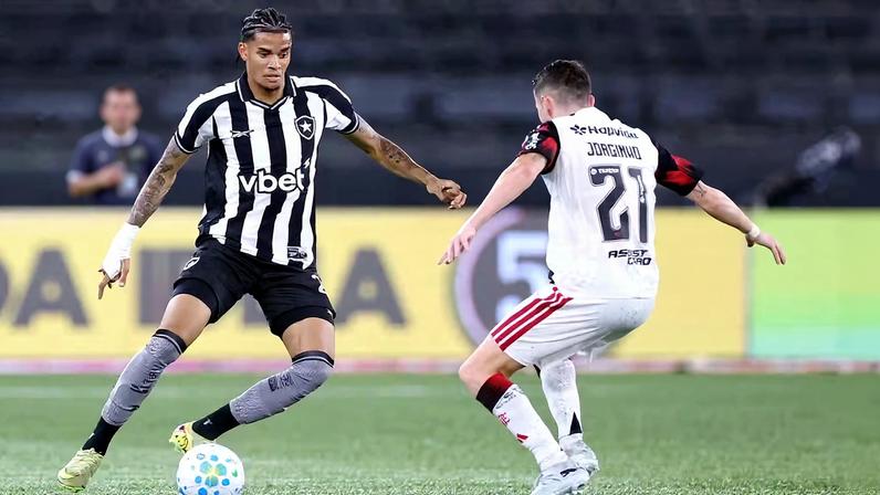 Newton em Botafogo 0 x 3 Flamengo, no Campeonato Brasileiro 2026 — Foto: Vitor Silva/Botafogo