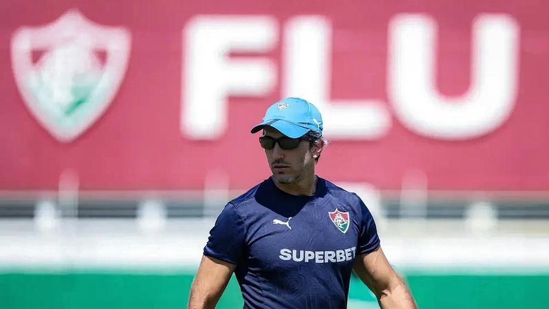 Zubeldía em treino no CT do Fluminense (Foto: Marcelo Gonçalves / Fluminense FC)