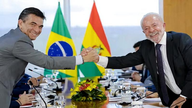 Lula durante reunião com o presidente da Bolívia, Rodrigo Paz, no Palácio do Planalto — Foto: Ricardo Stuckert/ Presidência da República