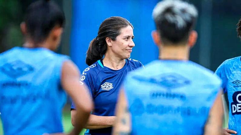 Jéssica de Lima assume Grêmio, Brasileirão Feminino chega a quatro treinadoras