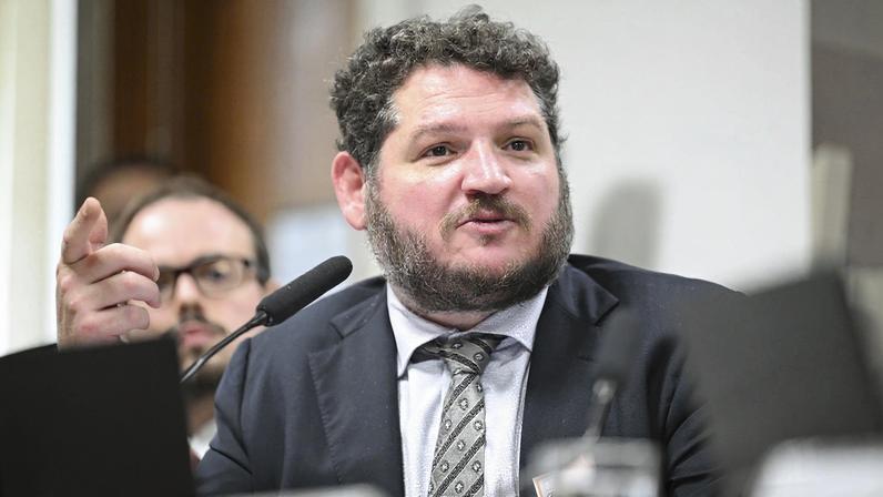 Vladimir Timerman, da Esh Capital, em depoimento à CPI do Crime Organizado — Foto: Edilson Rodrigues/Agência Senado