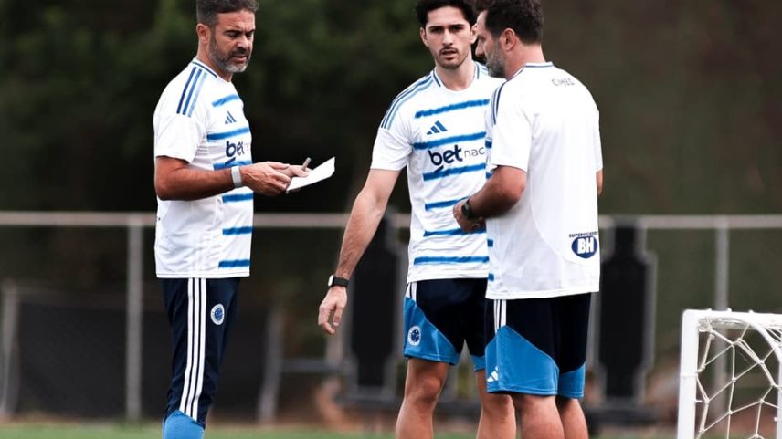 Artur Jorge e comissão (Foto: Gustavo Martins/ Cruzeiro)