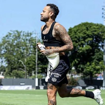 Neymar aprova jogo-treino contra o sub-20 do Santos e faz gol e assistência