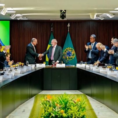 Governo apresenta nova lista de ministros após baixas para eleições