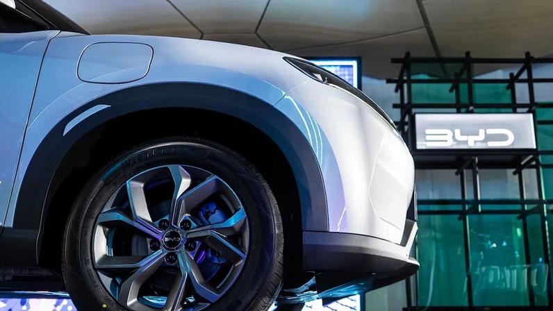 BYD desenvolve baterias de carga total em até 9 minutos para ampliar vendas