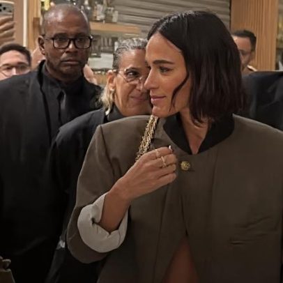 Bruna Marquezine é acompanhada por seguranças em shopping e recusa foto de fã