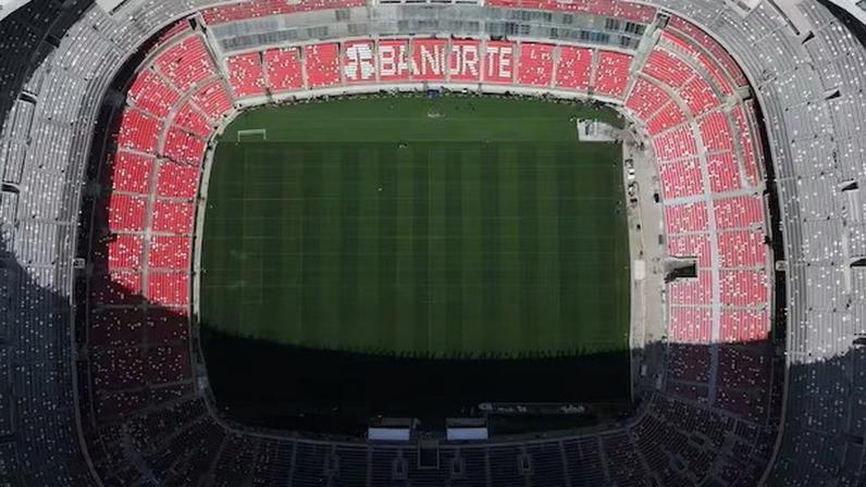 Torcedor mexicano morre após queda na arquibancada do Estádio Azteca