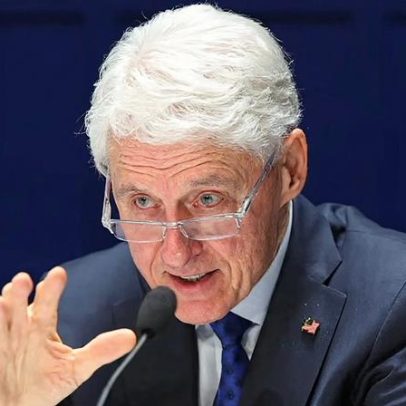 Clinton afirma que Trump lhe contou sobre 'bons tempos' com Epstein