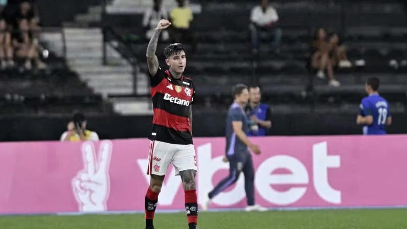 Erick Pulgar tem dois gols em 14 jogos pelo Flamengo em 2026 — Foto: André Durão