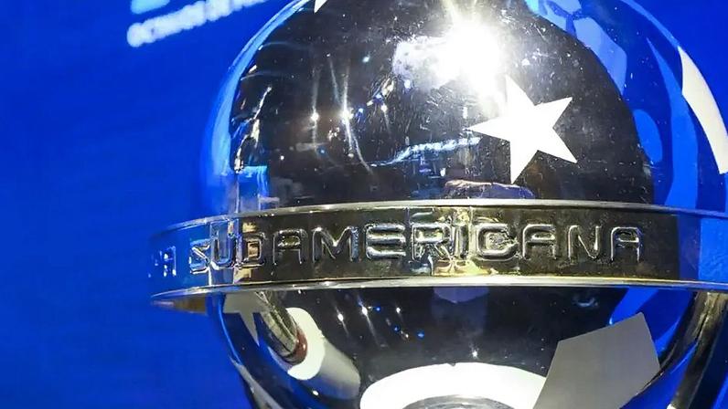 Troféu da Sul-Americana (Foto: Divulgação/Conmebol)