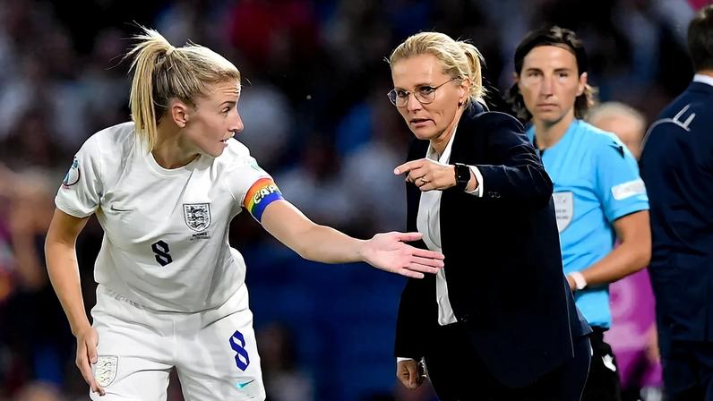 Sarina Wiegman é treinadora da seleção feminina da Inglaterra desde 2021 — Foto: EFE