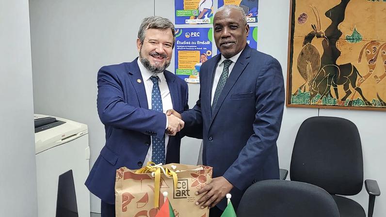 MEC recebe embaixador do Sudão para discutir cooperação educacional