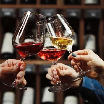 Franceses revelam preferência entre vinho tinto e branco, segundo estudo