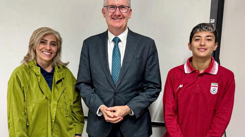 Três jogadoras iranianas de futebol voltam ao Irã após pedir asilo na Austrália