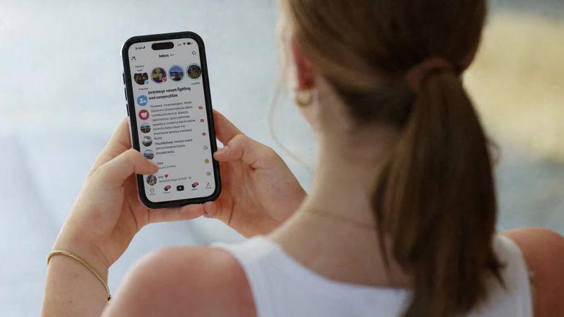 Uso intenso de redes sociais prejudica o bem-estar de jovens, aponta relatório