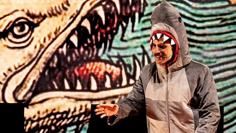 Chay Suede estreia em monólogo que mistura delírios e reflexão sobre a fama