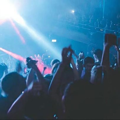 Shows lotados: como a economia sustenta o lucro dos megashows