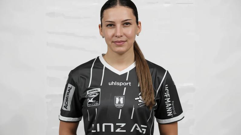 Jogadora de 20 anos morre em grave acidente de carro