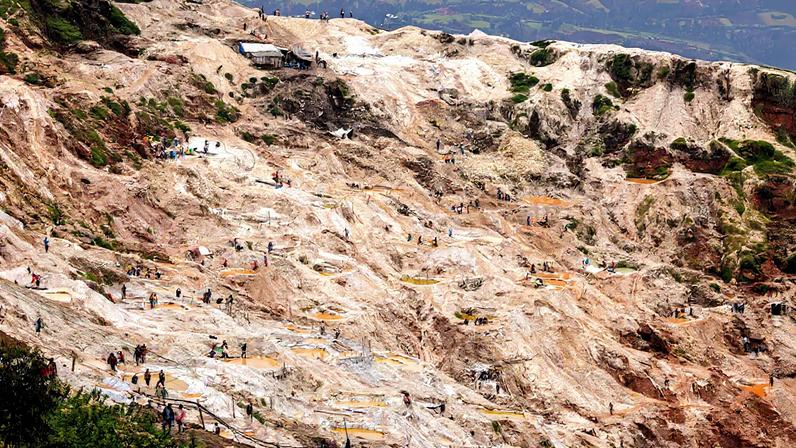 Labourers are seen at the Rubaya coltan mine, in the town of Rubaya, which is controlled by M23 rebels, in the eastern Democratic Republic of Congo March 24, 2025. REUTERS/Zohra Bensemra