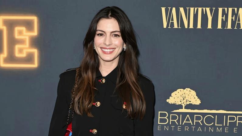 Anne Hathaway fala sobre equilíbrio entre fama e maternidade