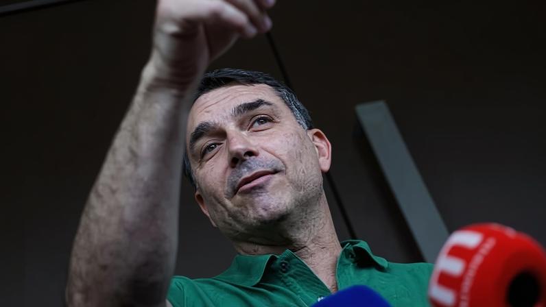 Flávio vai fazer discursos mirando o centro durante suas viagens