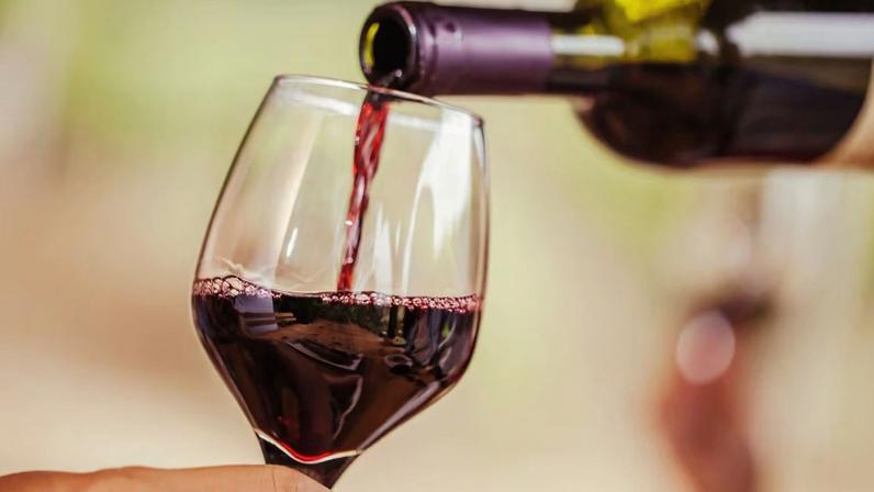 Vinho se destaca em estudo sobre saúde do coração. (Foto: Getty Images via Canva)