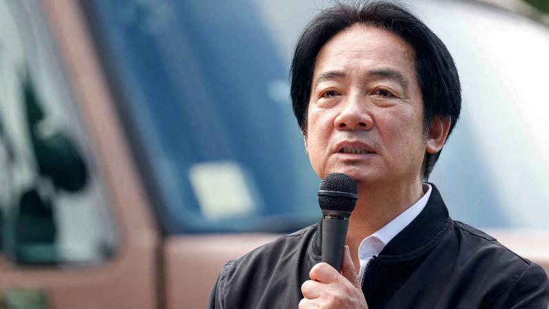 Taiwan President Lai Ching-te inspects reservists during a training session at Loung Te Industrial Parks Service Center in Yilan