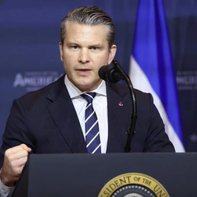 Líder supremo iraniano fica ferido e possivelmente desfigurado, diz Hegseth
