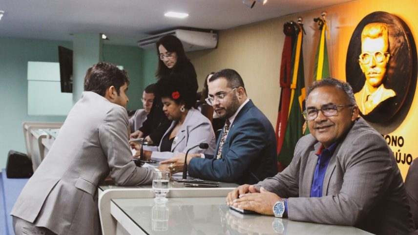 Vereadores discutem preço dos combustíveis, saúde e segurança pública