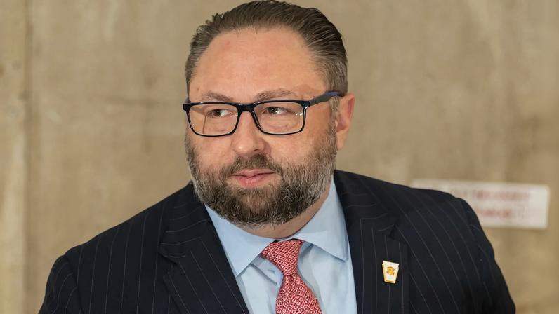 Jason Miller, ex-assessor do presidente dos EUA, Donald Trump, é aliado de Bolsonaro. (Foto: EFE/EPA/JEENAH MOON / POOL)