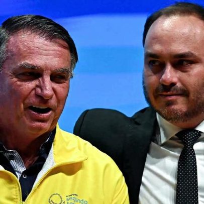 Carlos Bolsonaro diz ter visto o pai apagado por efeito de remédios