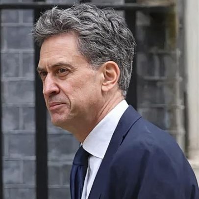 Lucro com preços do petróleo não será tolerado, diz Miliband