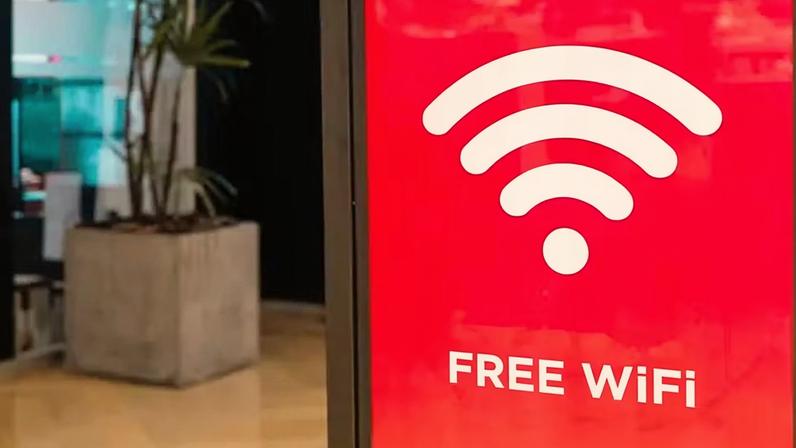 BBC - Em troca do wifi público em aeroportos, hotéis e lanchonetes, fornecemos dados de navegação, localização e comportamento. — Foto: Getty Images