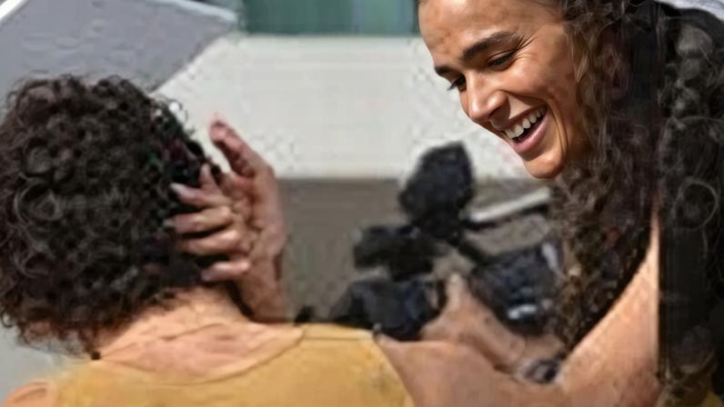 Bruna Marquezine e Shawn Mendes namoram; psicologia analisa dependência emocional