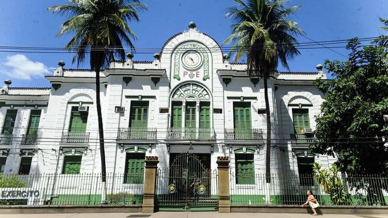A CNV esteve hoje (23) com peritos e ex-presos políticos no local que foi considerado o principal centro de tortura da ditadura militar no Rio: o antigo prédio do DOI-Codi RJ, na Tijuca (Tânia Rêgo/Agência Brasil) Doi Codi RJ