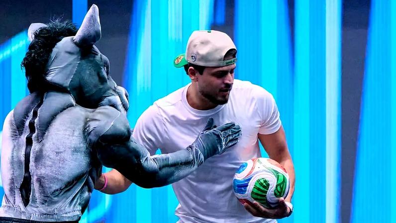Jon Vlogs converte pênalti do presidente na primeira rodada do segundo split da Kings League Brasil (Foto: Divulgação / Kings League)