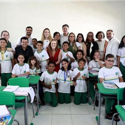 Ministro Camilo Santana visita escola em Crateús, CE
