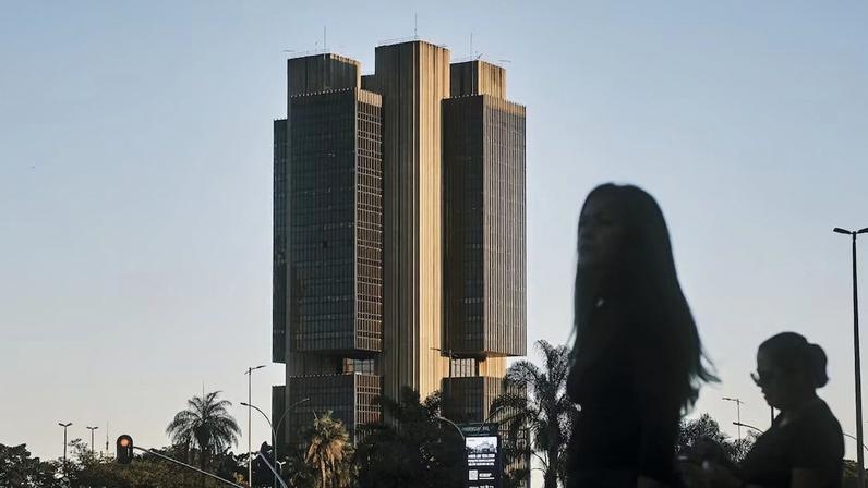 Temores de uma inflação disseminada diante do choque de oferta de petróleo têm gerado forte volatilidade nos mercados internacionais (Foto: Bloomberg)