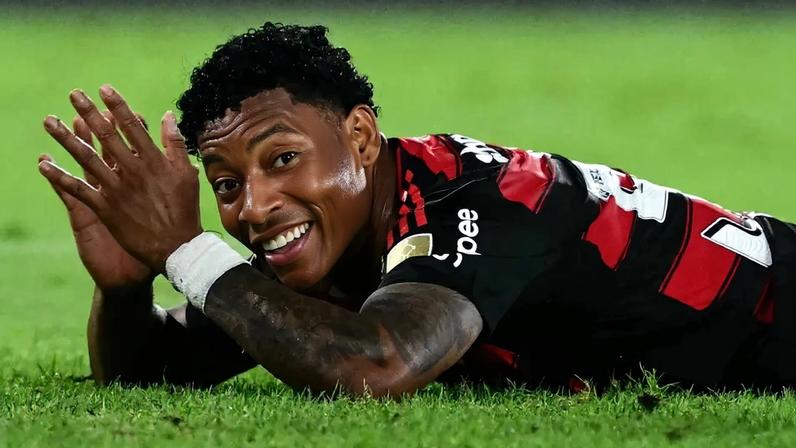 Plata foi expulso em Flamengo x Estudiantes (Foto: Pabloo Porciuncula / AFP)