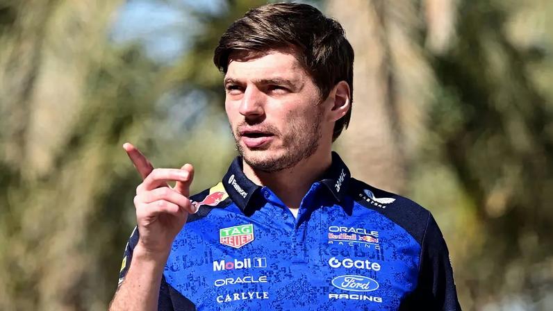 Max Verstappen, caminha pelo paddock da F1 (Foto: Giuseppe Cacace/AFP)